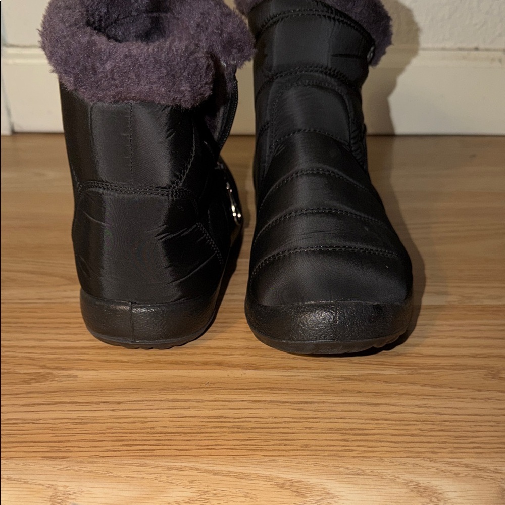 Women's Black Winter Boots with Faux Fur Lining - Picture 4 of 5